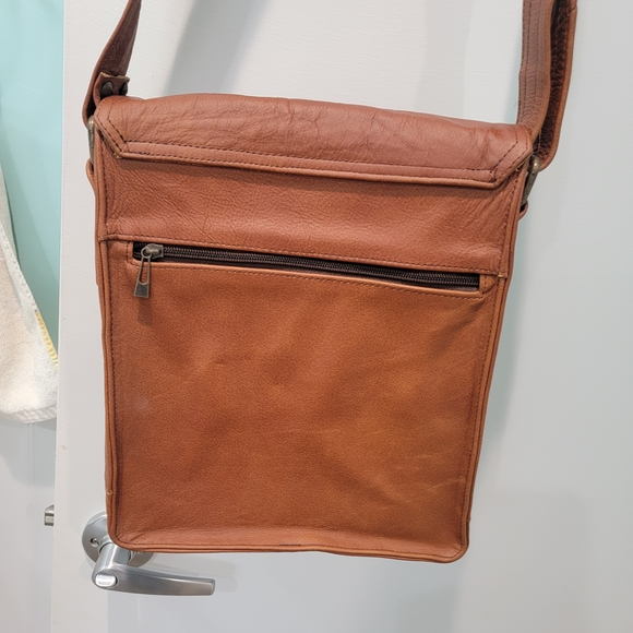 Other - Classic Tan Leather Messenger Bag for Men